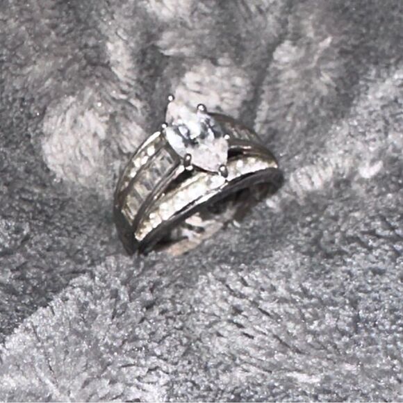 Sterling 925 Silver Cubic Zirconia Marquis Ring Size 8 Baguettes - Picture 1 of 10